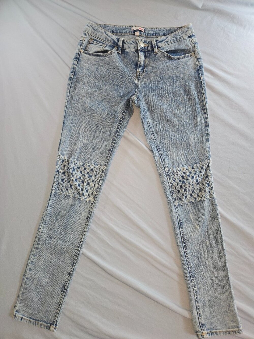 Bongo Women's Distressed Jeans Size 7 with Flower Patchwork